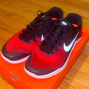 BRAND NEW NIKE SNEAKERS